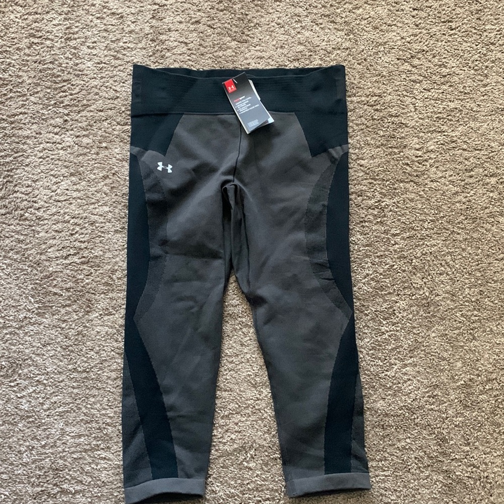 Under Armour crop compression heat gear
